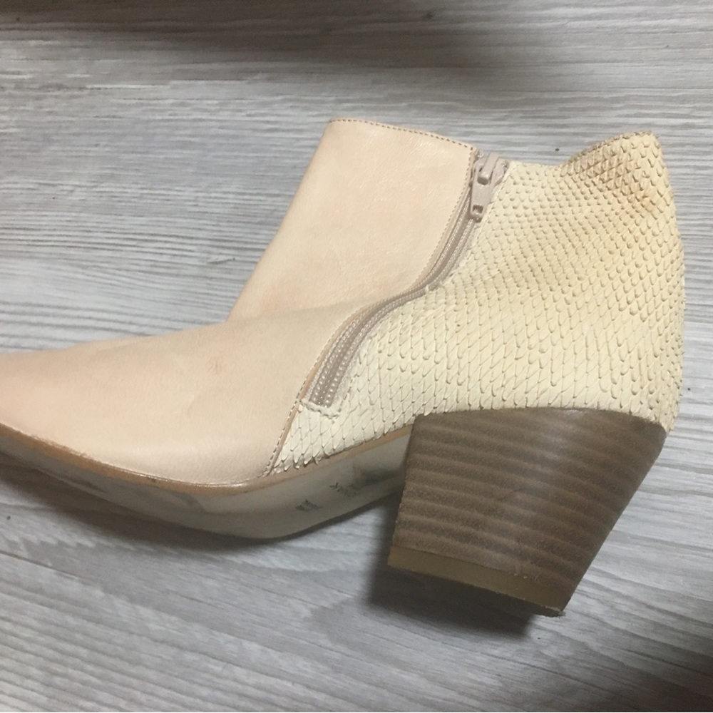 Jonak French brand distressed style cream leather bootie